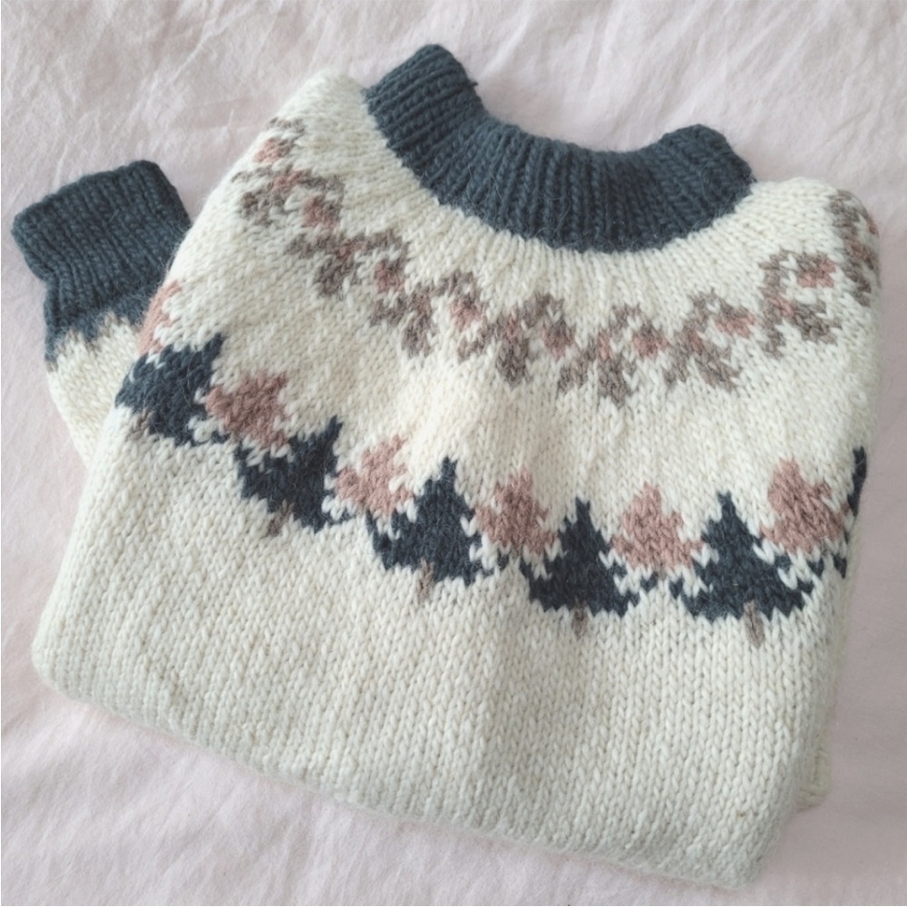 Vintage Hand knitted Nordic Fair Isle Wool Sweater Woman's Medium